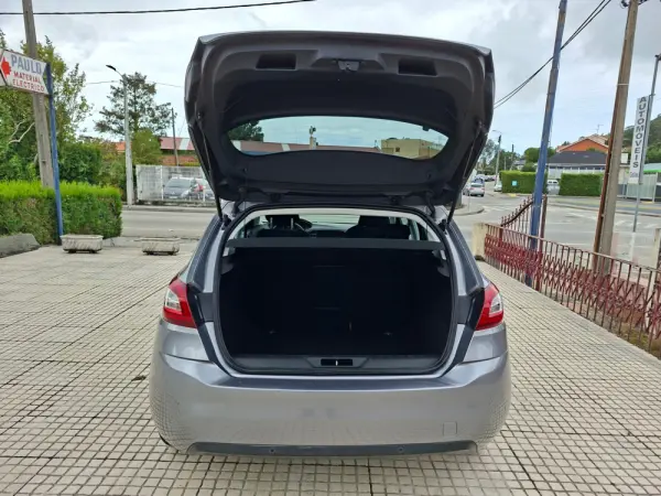 Peugeot 308 1.2 PureTech Allure 8