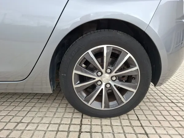 Peugeot 308 1.2 PureTech Allure 9