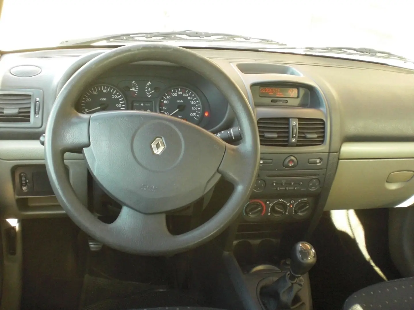 Renault Clio 1.5 dCi Expression 17