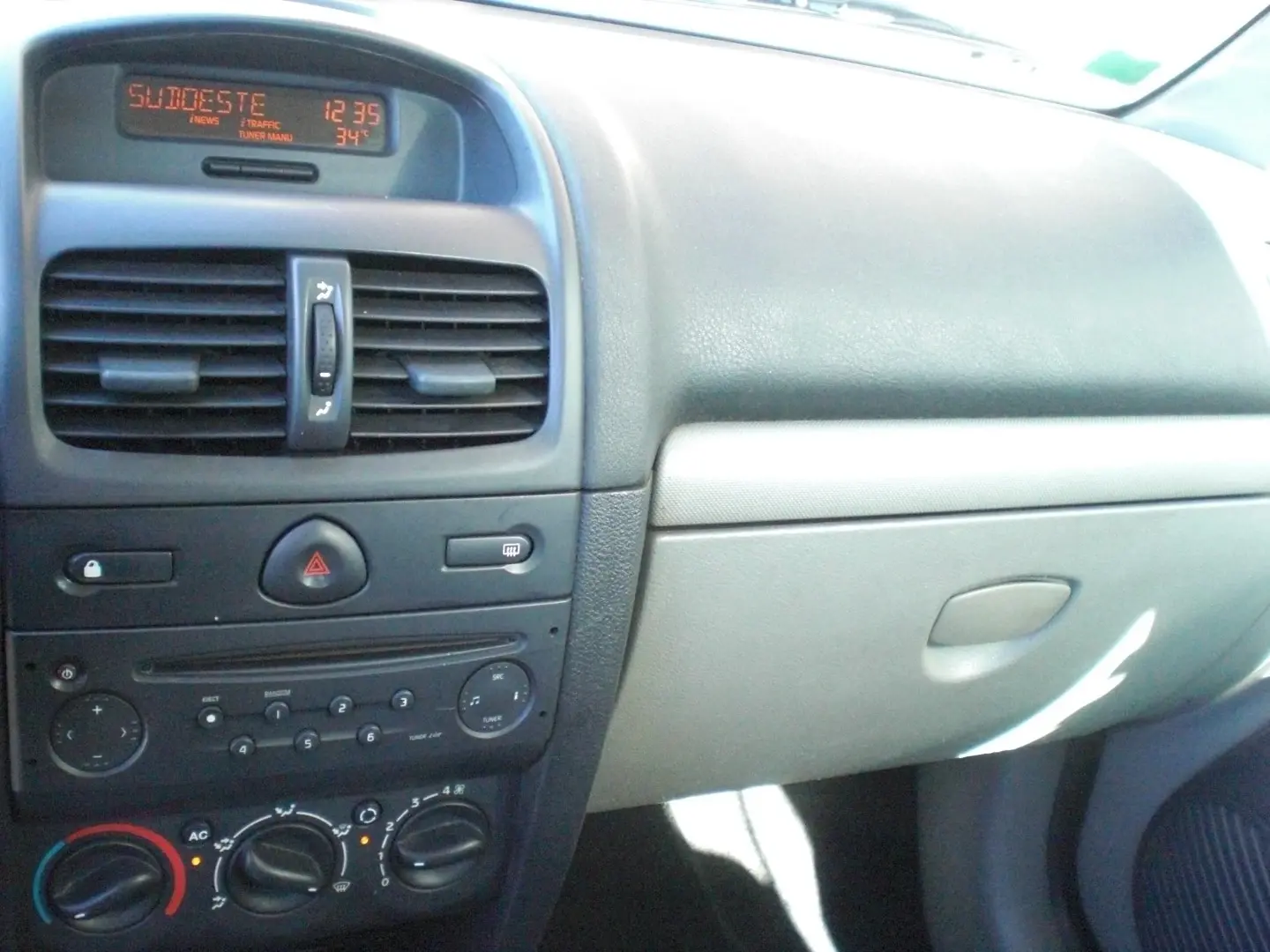Renault Clio 1.5 dCi Expression 19