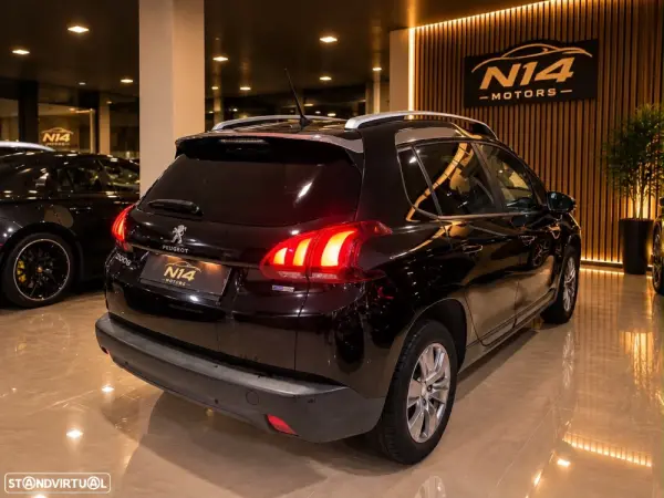 Peugeot 2008 1.2 VTi 11