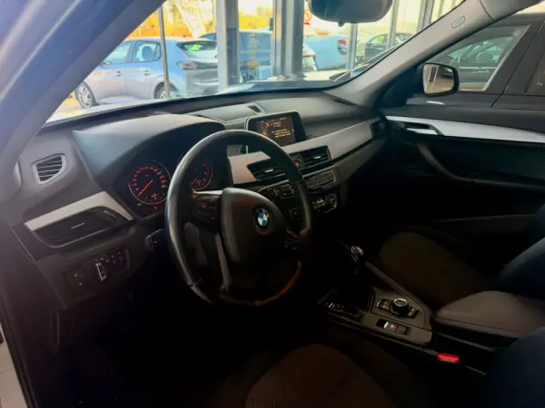 BMW X1 16 d sDrive Advantage 9