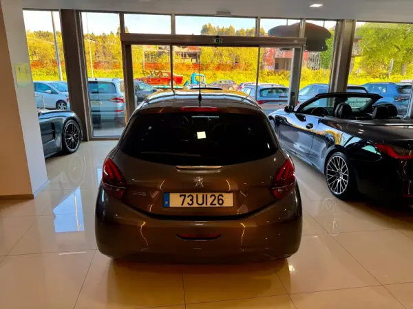 Peugeot 208 1.2 PureTech Style 6
