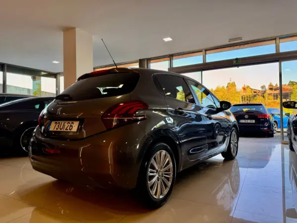 Peugeot 208 1.2 PureTech Style 7