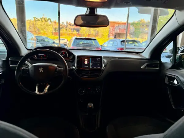 Peugeot 208 1.2 PureTech Style 10