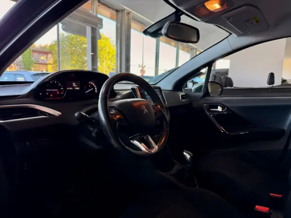 Peugeot 208 1.2 PureTech Style 12