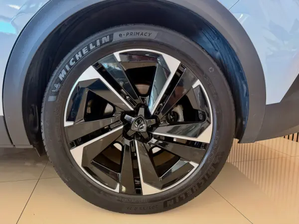 Peugeot 408 1.6 Hybrid Allure e-EAT8 7