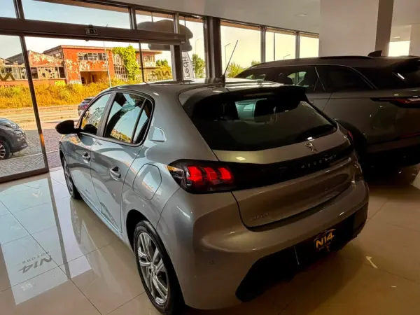 Peugeot 208 1.2 PureTech 100 6