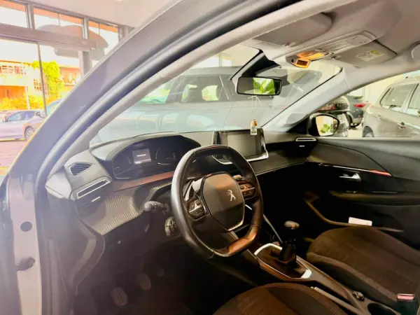 Peugeot 208 1.2 PureTech 100 9
