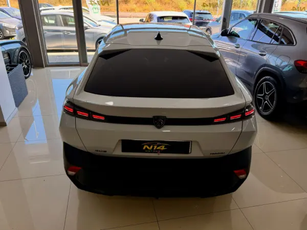 Peugeot 408 1.6 Hybrid Allure e-EAT8 3
