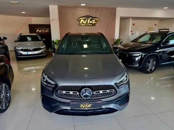 Mercedes-Benz GLA 200 4