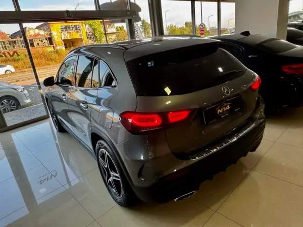 Mercedes-Benz GLA 200 5