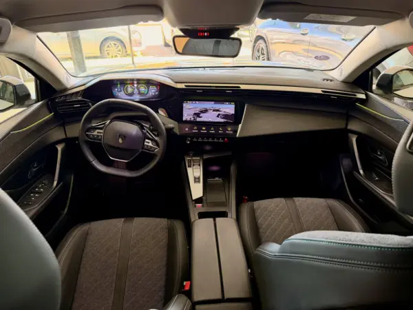 Peugeot 408 1.6 Hybrid Allure e-EAT8 5