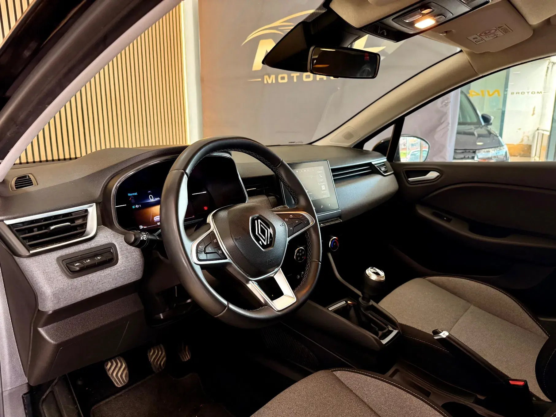 Renault Clio 1.0 TCe Techno 11