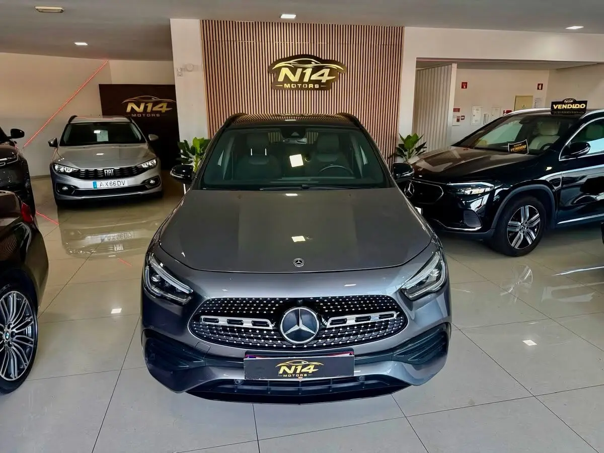 Mercedes-Benz GLA 200 4