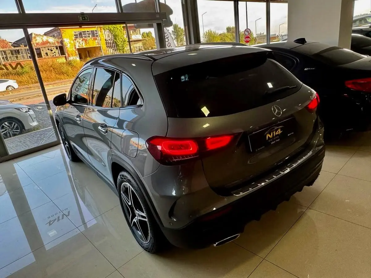 Mercedes-Benz GLA 200 5