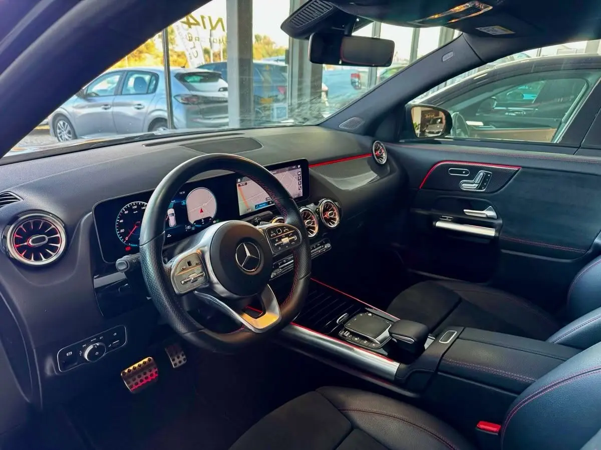 Mercedes-Benz GLA 200 8