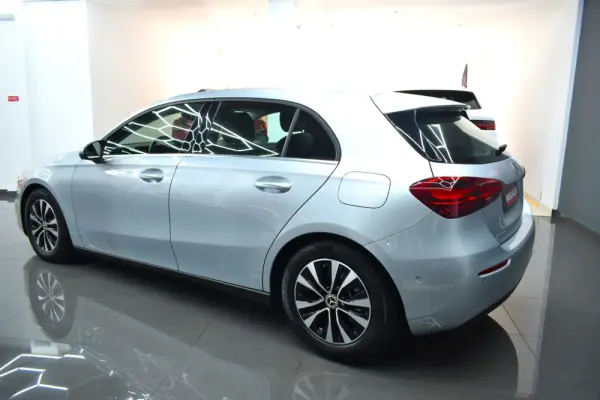 Mercedes-Benz A 200 Standard 2