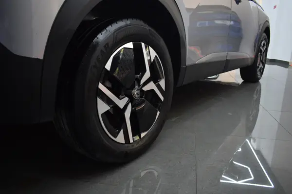 Peugeot 2008 1.2 PureTech Allure EAT8 4