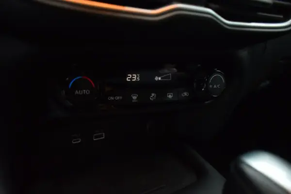Nissan Juke 1.0 DIG-T N-Connecta NAV. DCT 16