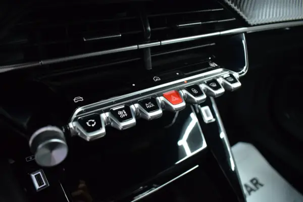 Peugeot 2008 1.2 PureTech Allure EAT8 12