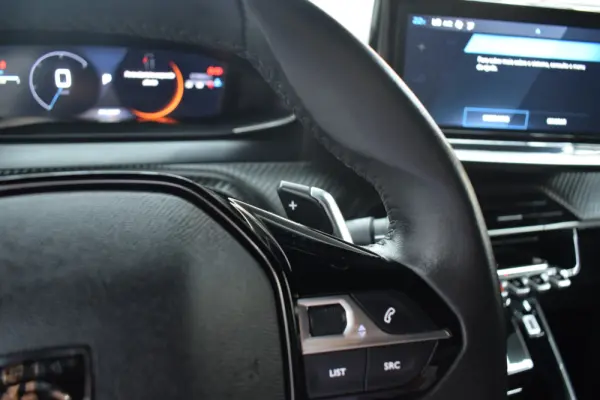 Peugeot 2008 1.2 PureTech Allure EAT8 10