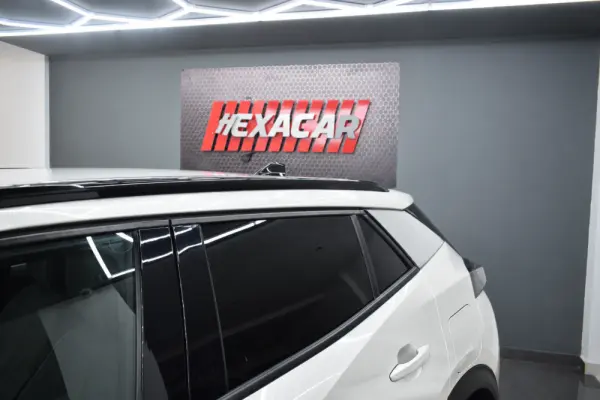 Peugeot 2008 1.2 PureTech Allure EAT8 4