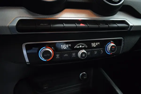 Audi Q2 30 TFSI Advanced 12