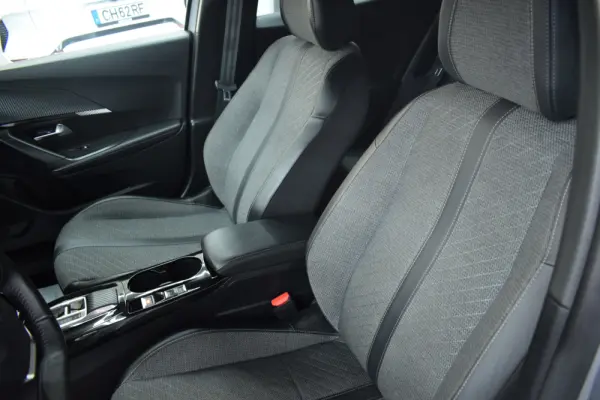 Peugeot 2008 1.2 PureTech Allure EAT8 17