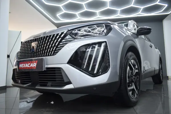 Peugeot 2008 1.2 PureTech Allure EAT8 5