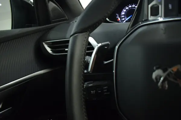 Peugeot 5008 1.2 PureTech Allure Pack EAT8 6