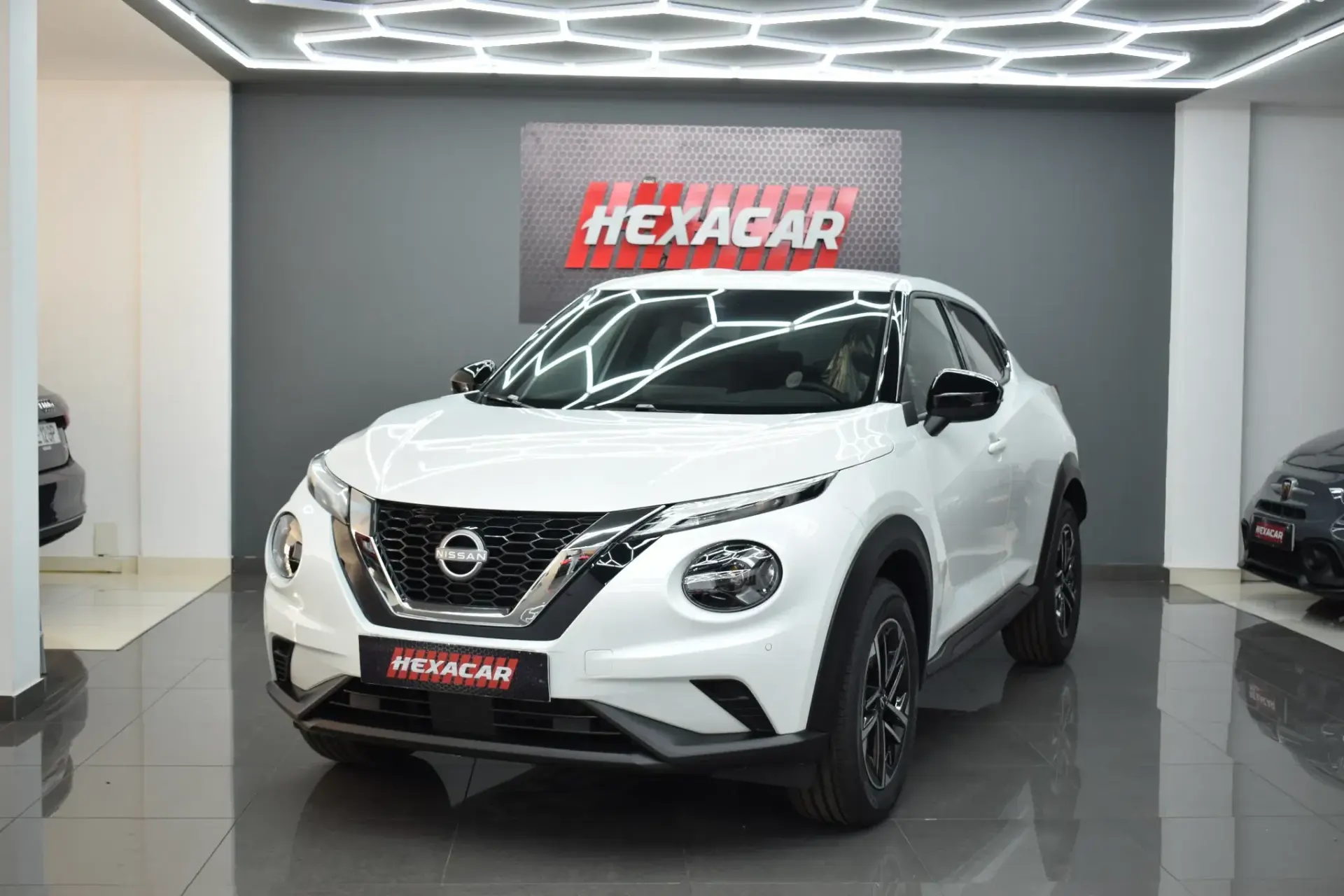 Nissan Juke 1.0 DIG-T N-Connecta Two Tone DCT 1