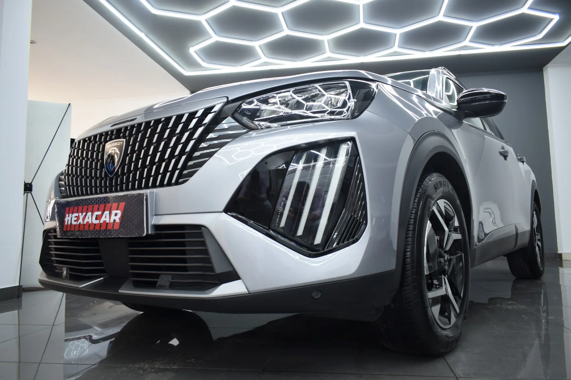 Peugeot 2008 1.2 PureTech Allure EAT8 5
