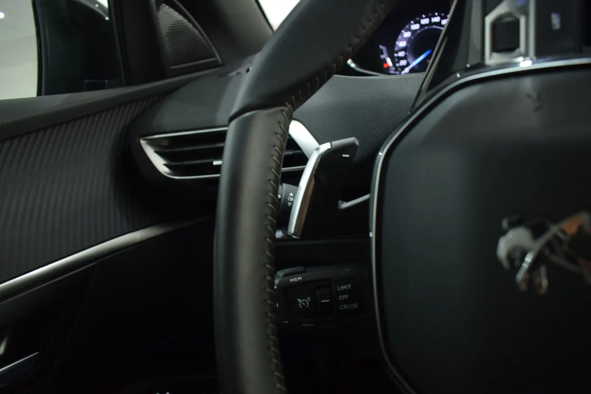 Peugeot 5008 1.2 PureTech Allure Pack EAT8 6