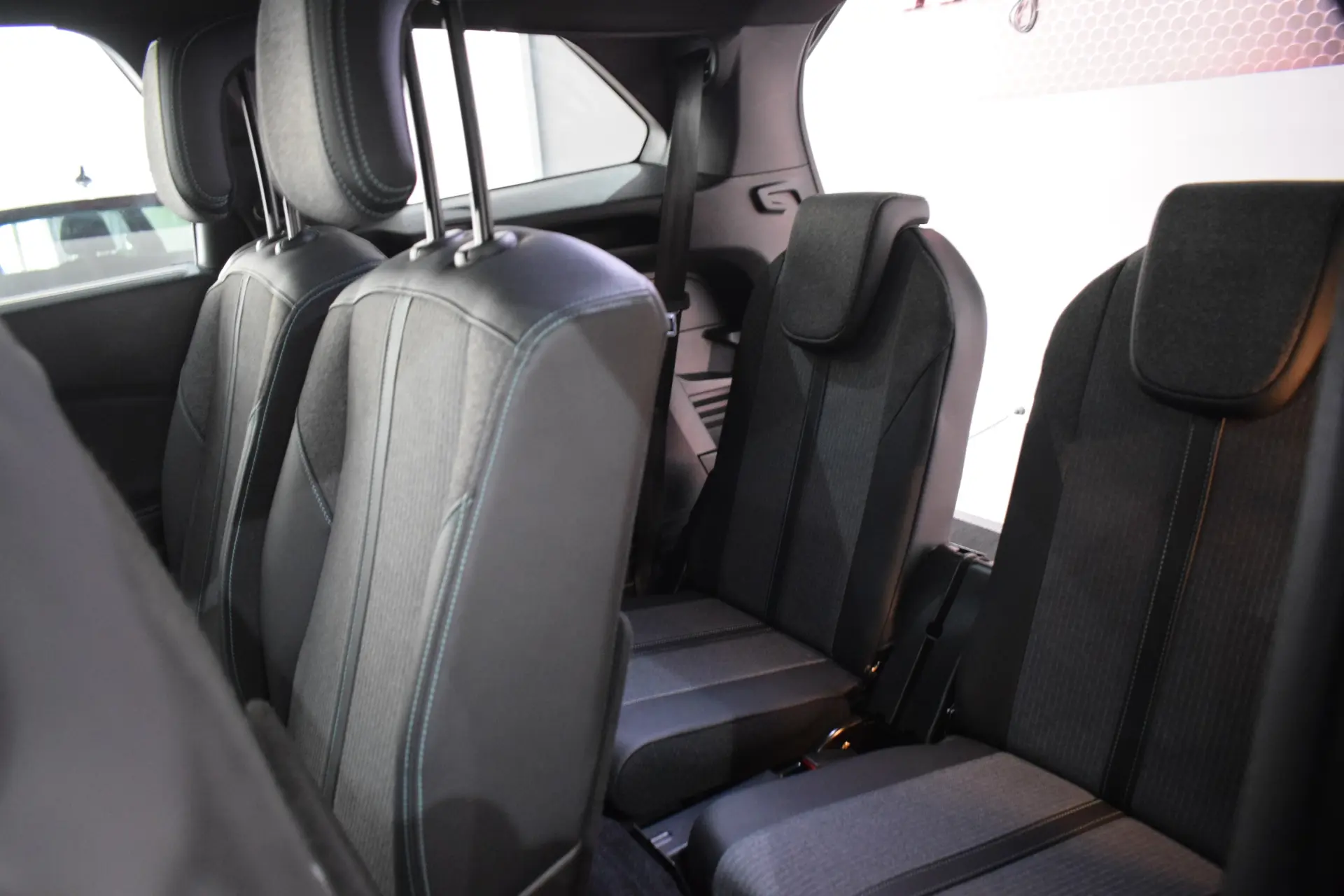 Peugeot 5008 1.2 PureTech Allure Pack EAT8 12
