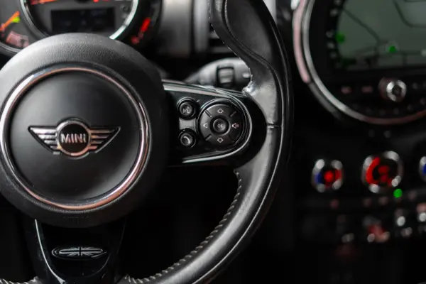 MINI 5 Portas Cooper D Auto 10