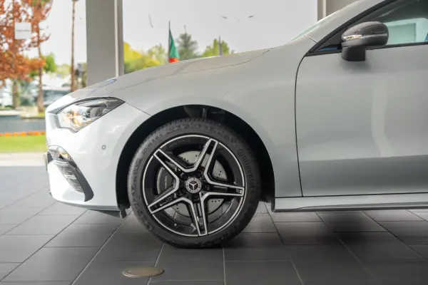 Mercedes-Benz CLA 250 e Shooting Brake AMG Line 96