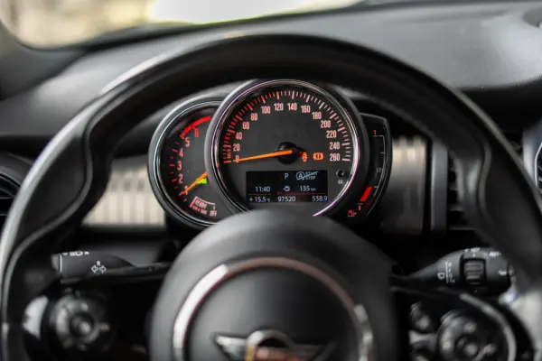 MINI 5 Portas Cooper D Auto 12