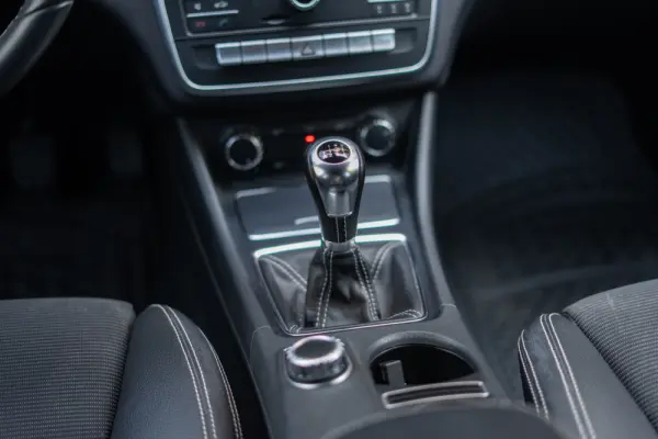 Mercedes-Benz CLA 180 d Urban 34