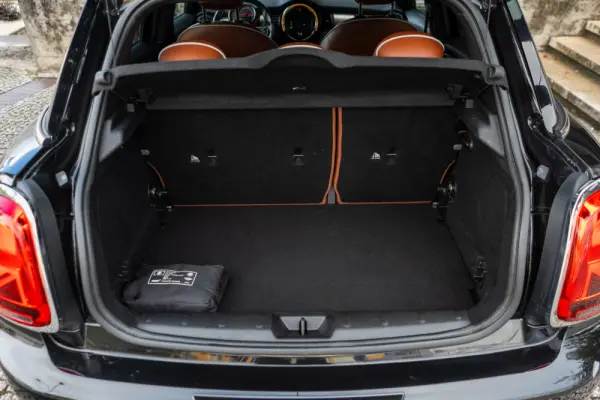MINI 5 Portas Cooper D Auto 43