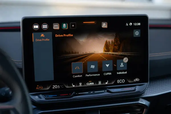 Cupra Leon 1.5 e-Hybrid VZ DSG 21
