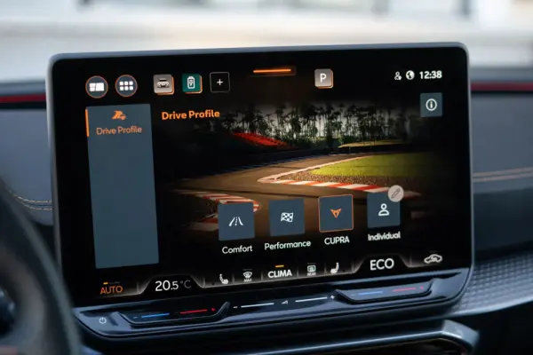 Cupra Leon 1.5 e-Hybrid VZ DSG 23