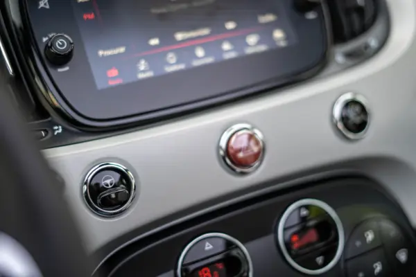 Fiat 500C 1.0 Hybrid Star 31