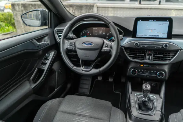 Ford Focus 1.0 EcoBoost Active X 8