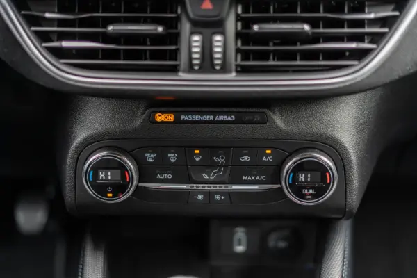 Ford Focus 1.0 EcoBoost Active X 19