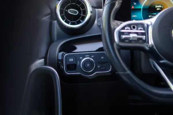 Mercedes-Benz A 160 AMG Line 11