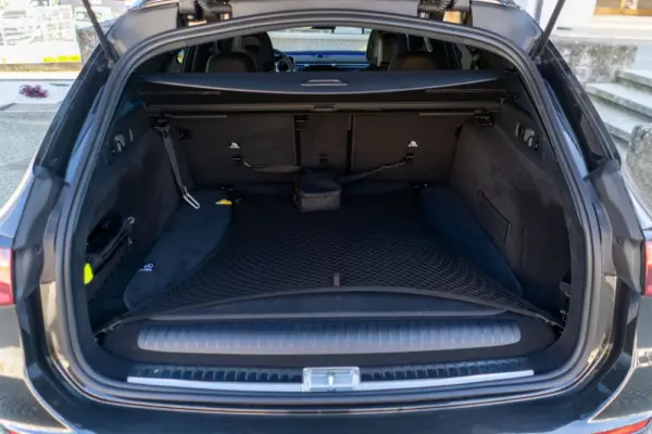 Mercedes-Benz E 300 e Station 10