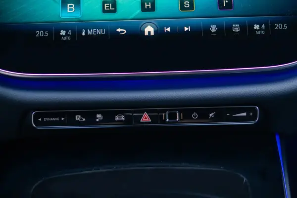 Mercedes-Benz E 300 e Station 33