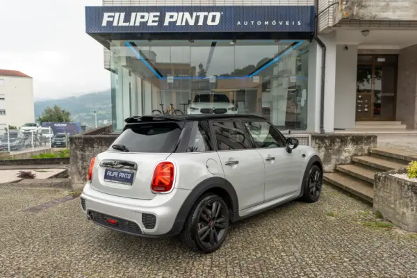MINI 5 Portas Cooper Premium JCW Auto 4