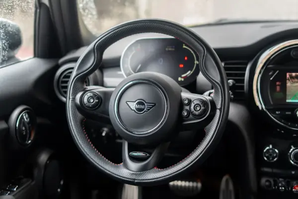 MINI 5 Portas Cooper Premium JCW Auto 7